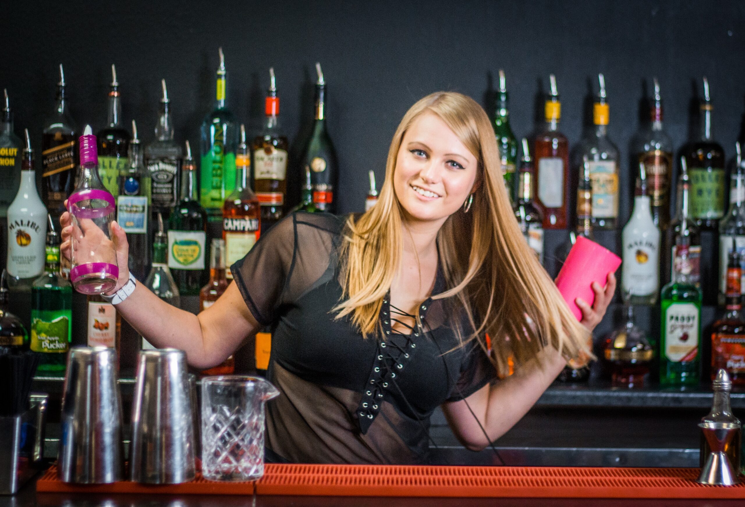 female flair bartenders